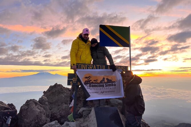 4 Days best Mount meru trekking - Guides, communication, and group size