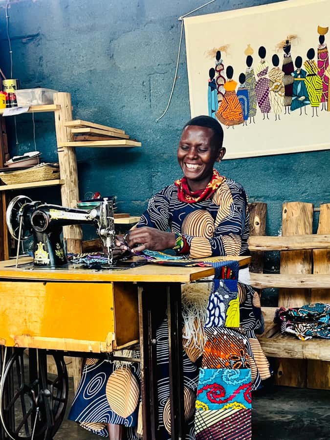 Arusha: Jewelry Making, Batik, or Weaving Workshop - Lunch with local flavors