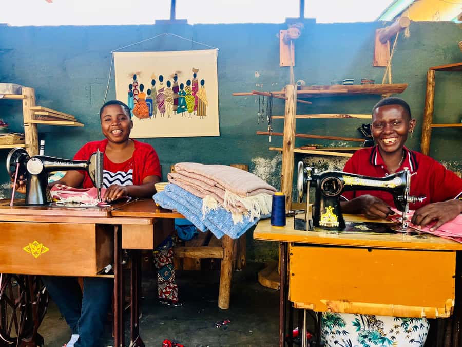 Arusha: Jewelry Making, Batik, or Weaving Workshop - Starting with the jewelry session and Mama Hokororo