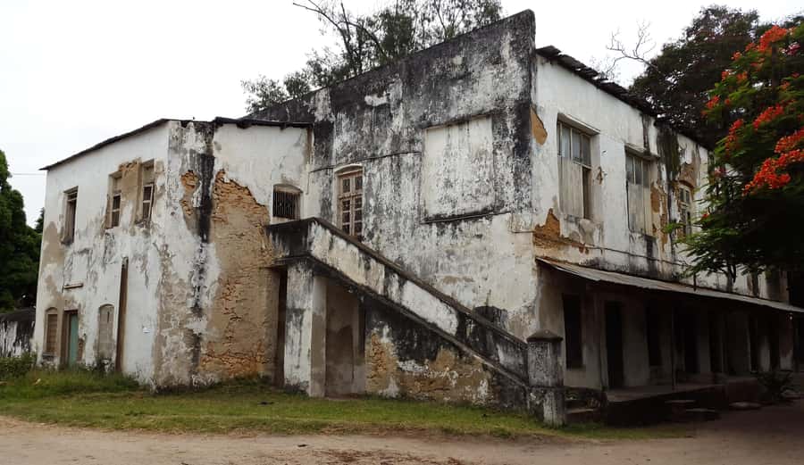 DAR ES SALAAM : TRIP DAR ES SALAAM TO BAGAMOYO OLD CITY TOUR - The Guide Can Shape the Day