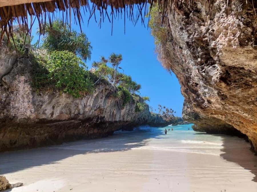 Day trip to the Rock Restaurant & relax on mtende beach - FAQ
