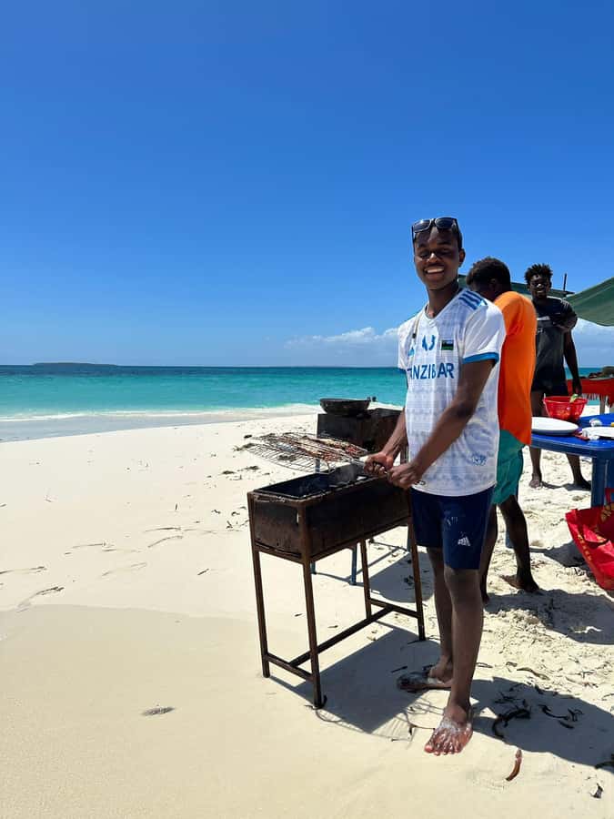 Dolphin tour + snorkeling at Pungume island and sandbak BBQ - What the boat schedule means for your day