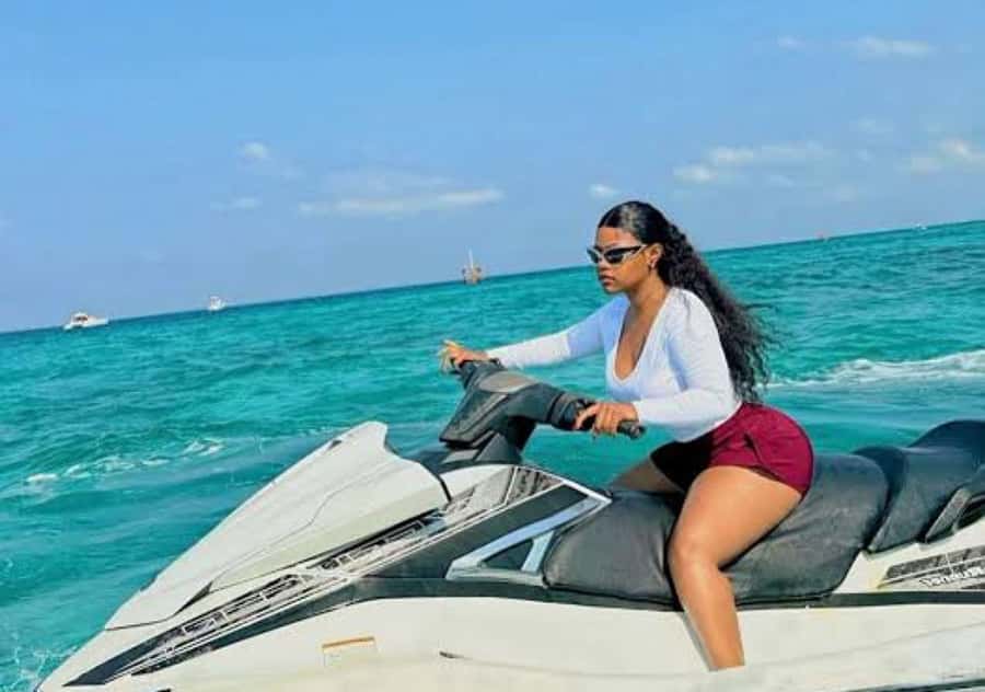 Escape to Paradise A day of sun, sand and adventure Mbudya - The 3:00 PM return to the water
