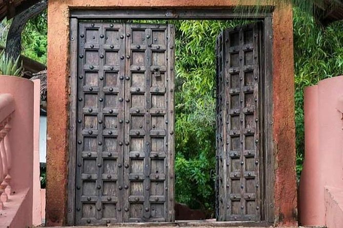 Full Day Holiday Package (Prison Island-Stone Town-Spice farm) - The guides and the private-tour advantage