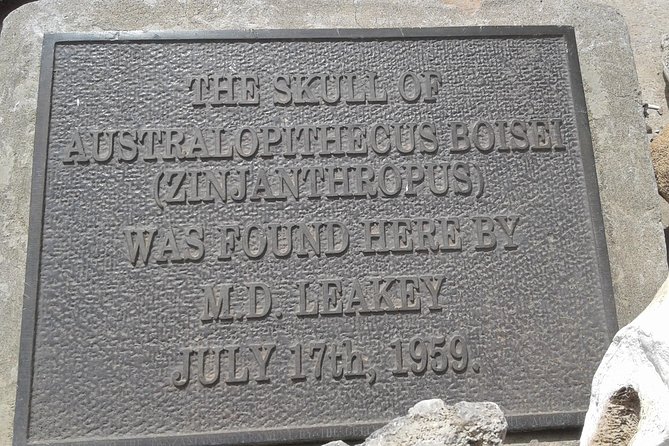Full Day Olduvai & The Enigmatic Shifting Sand Tour - Olduvai Gorge and the lecture on early humans
