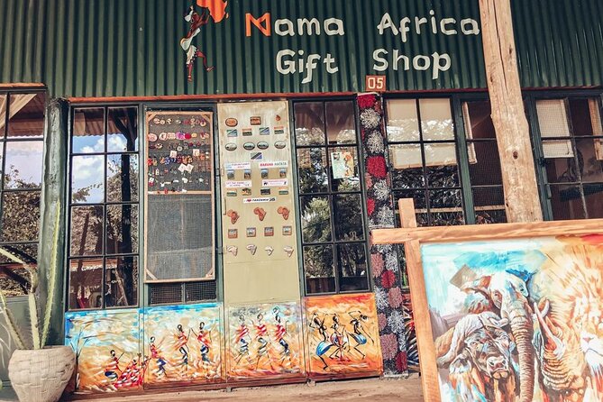 Gifts and art lessons - Take the included Moshi town tour
