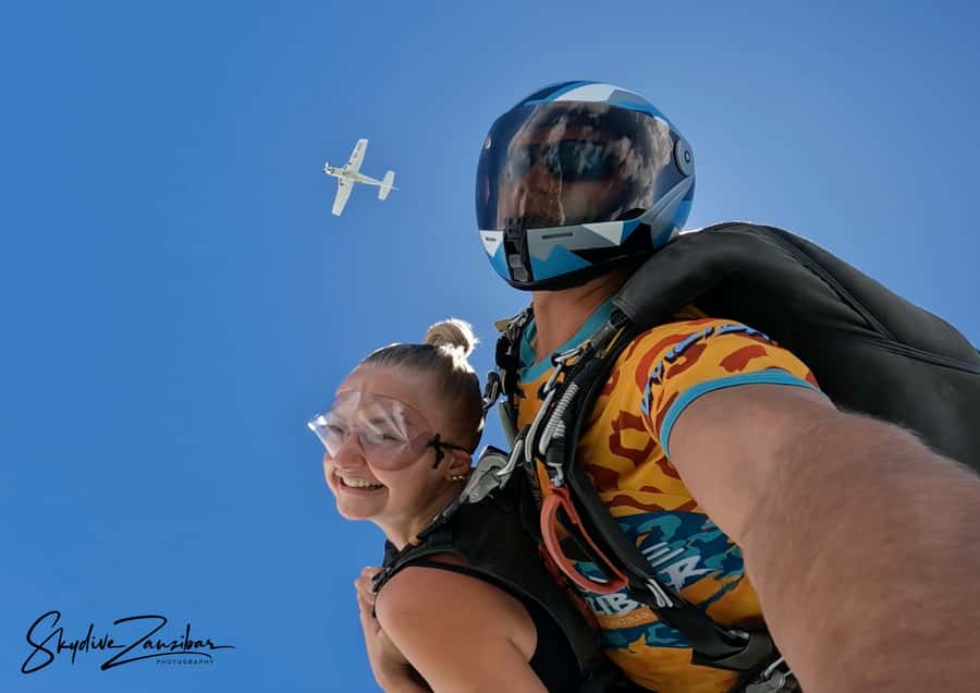 Kendwa: Tandem Skydive in Zanzibar - Free fall, then five to ten minutes of flight