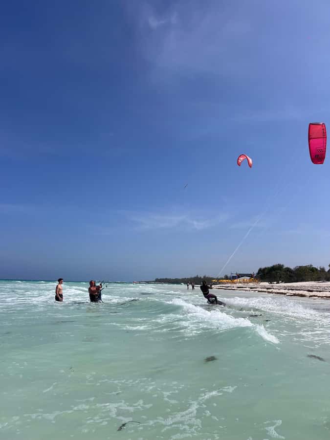 KiteSurf: Private lessons facing Mnemba, Zanzibar - Beginner/intermediate - Safety, weather, and the limits of a one-hour class