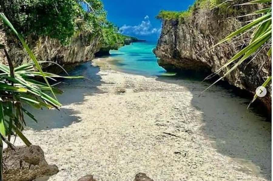 Kuza Cave, Hidden Mtende Beach & The Rock Restaurant - Why this four-hour route works