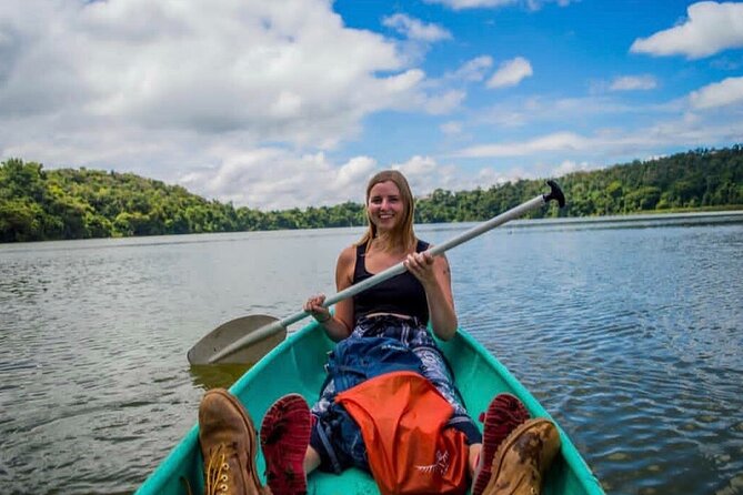 Lake duluti Canoeing/kayaking &/or cycling adventure with lunch - A neighborhood lunch ends the ride