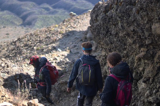 mount meru 4 days hike - Guides, ranger support, and group size