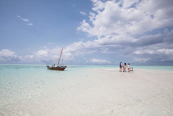 Nakupenda Beach Tour - Shade, fruit, and a welcome break