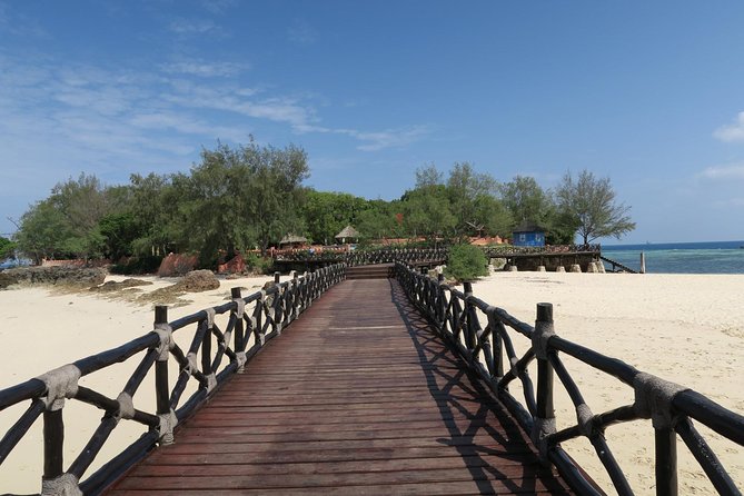 Prison island tours - What the private format changes