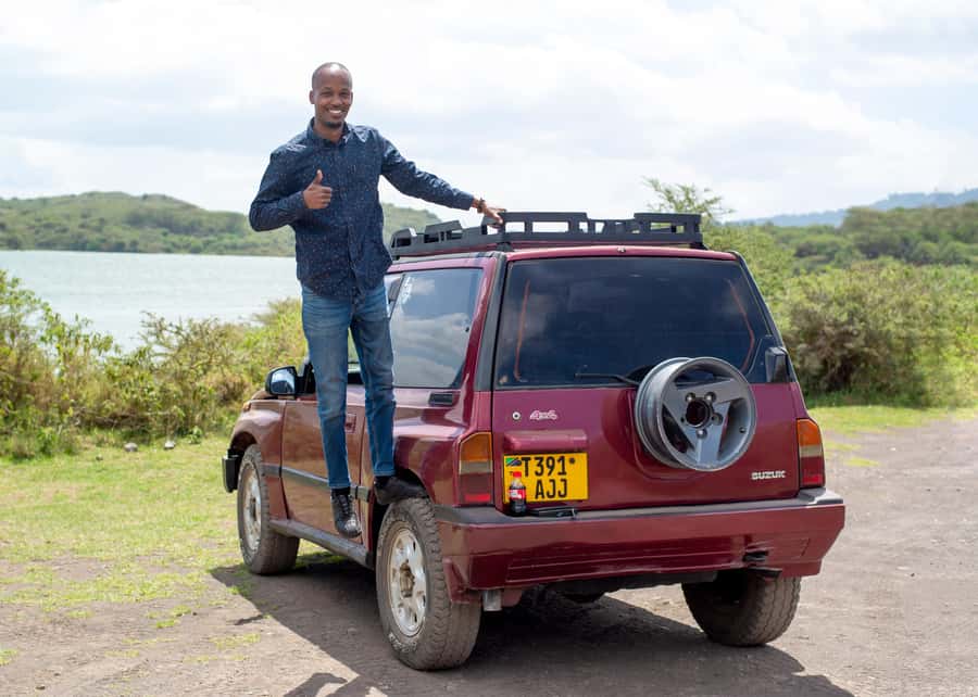 Private 4x4 Vitara Safari in Arusha National Park - Photography help is more useful than it sounds
