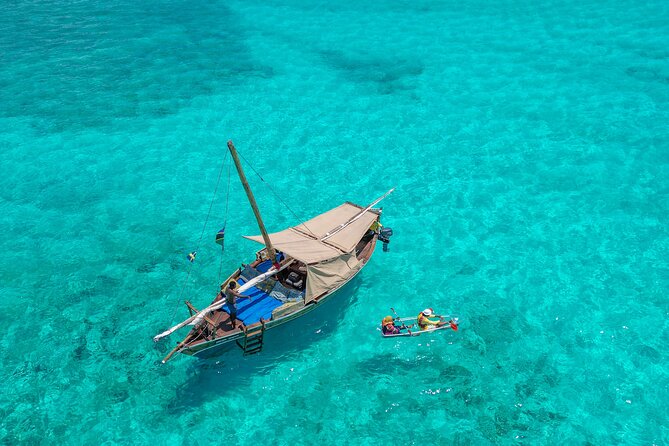 Private/Sharing: Snorkeling with Dolphins Sandbank in Mnemba - Crew service and the value of a private boat