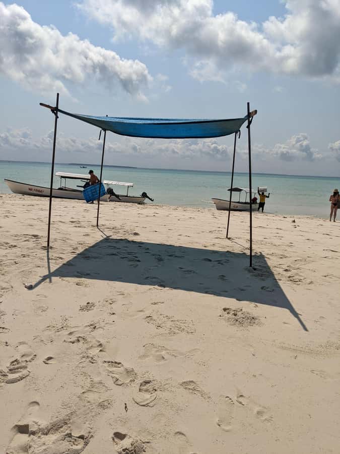 Pungume beach, sandbank BBQ and snorkeling - Uzi Island adds a different side of southern Zanzibar