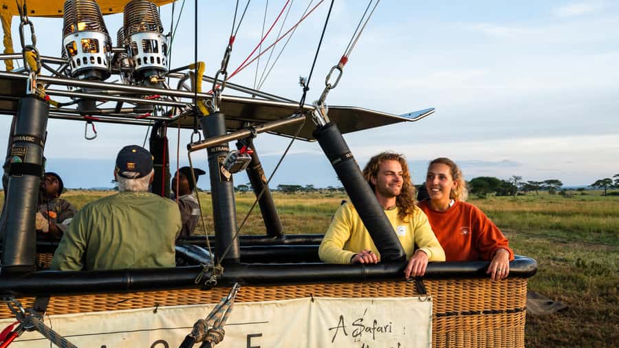 Serengeti: Hot Air Balloon Flight with Champagne Breakfast - Key points at a glance