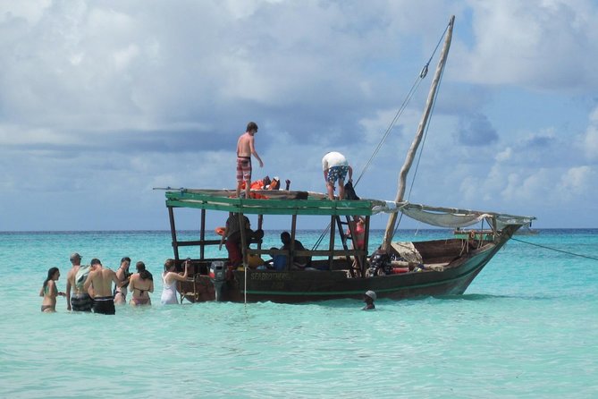 Snorkeling at Mnemba Atoll - The possible dolphin encounter and changing plans