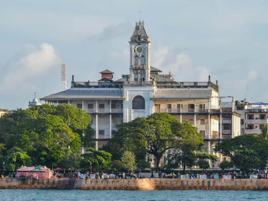 STONE TOWN AND SPICE FARM TOUR - Entering Stone Town through its narrow lanes