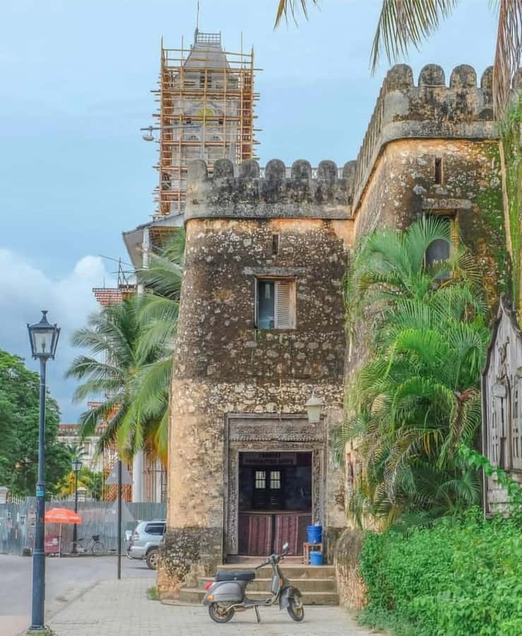 Stone Town, Jozani Forest, Sea Turtles & The Rock Restaurant - The Rock Restaurant: famous setting, extra cost