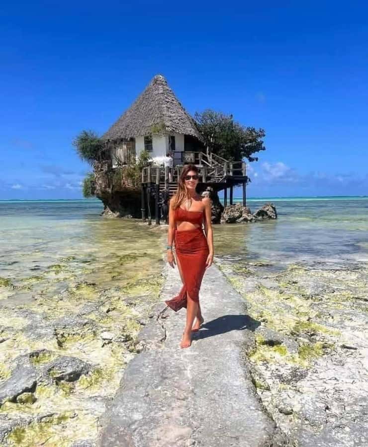 Stone Town, Prison Island, Sea Turtles & The Rock Restaurant - Languages, flexibility, and communication