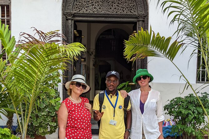 Stone Town Tour in Zanzibar. - Darajani Bazaar: the most useful stop for daily life