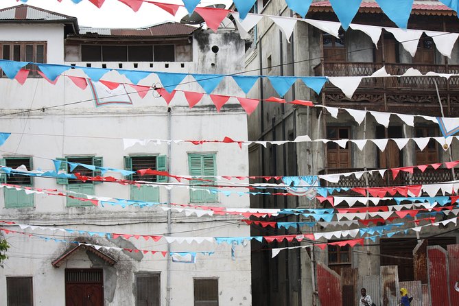 Stone Town Walking Tour in Zanzibar - Darajani Bazaar in 15 minutes