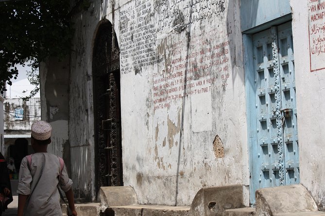 Stone Town Walking Tour in Zanzibar - Jaw’s Corner and the final local touch