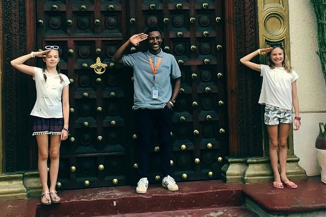 StoneTown Tours - Meeting Ibrahim Juma Said in the old quarter