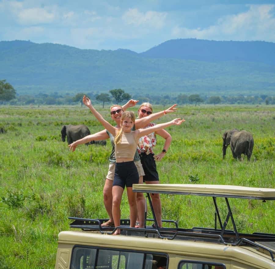 The smile safari tours. - The road toward Selous and the southern safari circuit