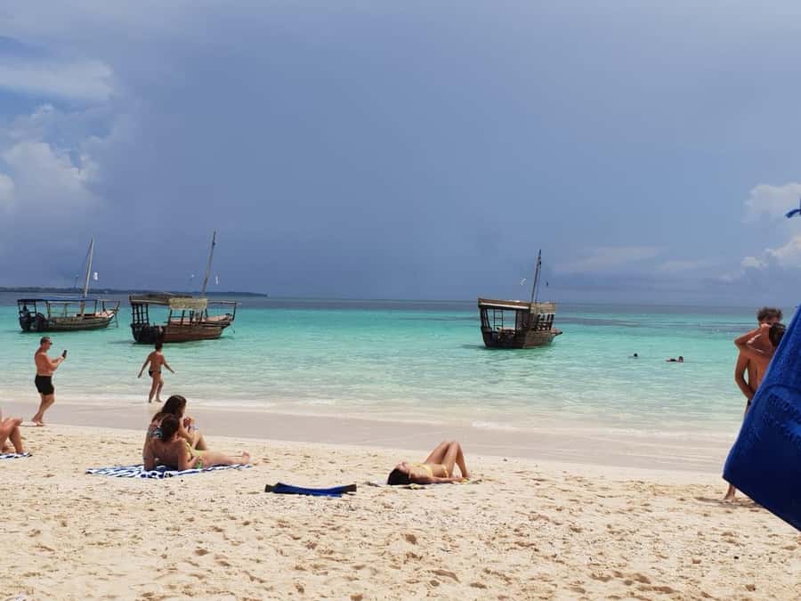 Zanzibar: Nakupenda Sandbank and Prison Island Tour & Lunch - Guides, language, and the pace of the day
