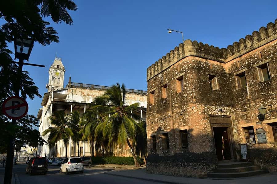 Zanzibar: Prison Island, Nakupenda, Stone Town Trip with BBQ - Stone Town’s lanes and difficult past