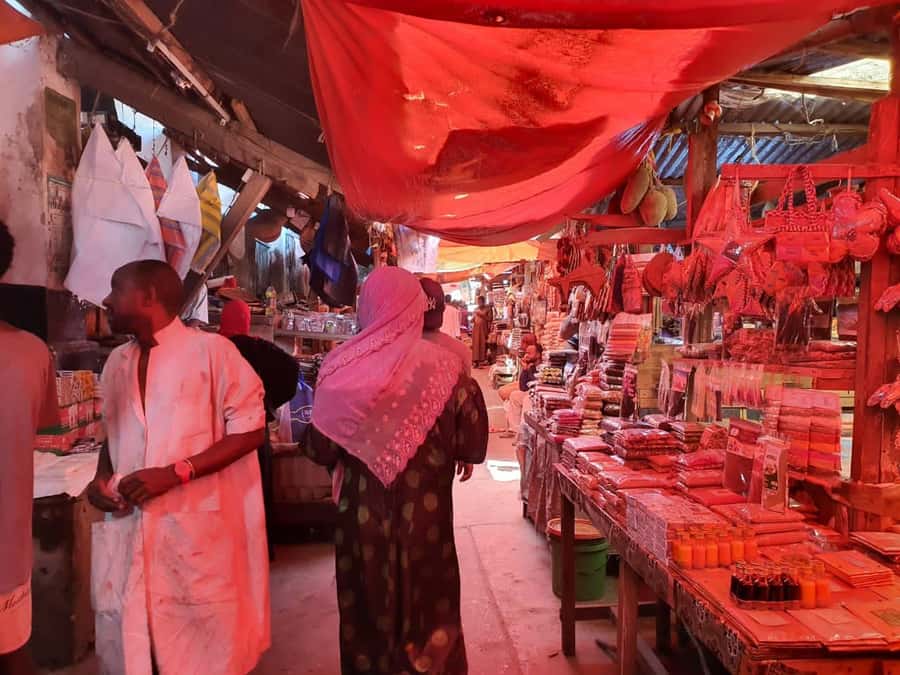 Zanzibar: Private walking tour in stone town - The food market in a 30-minute stop