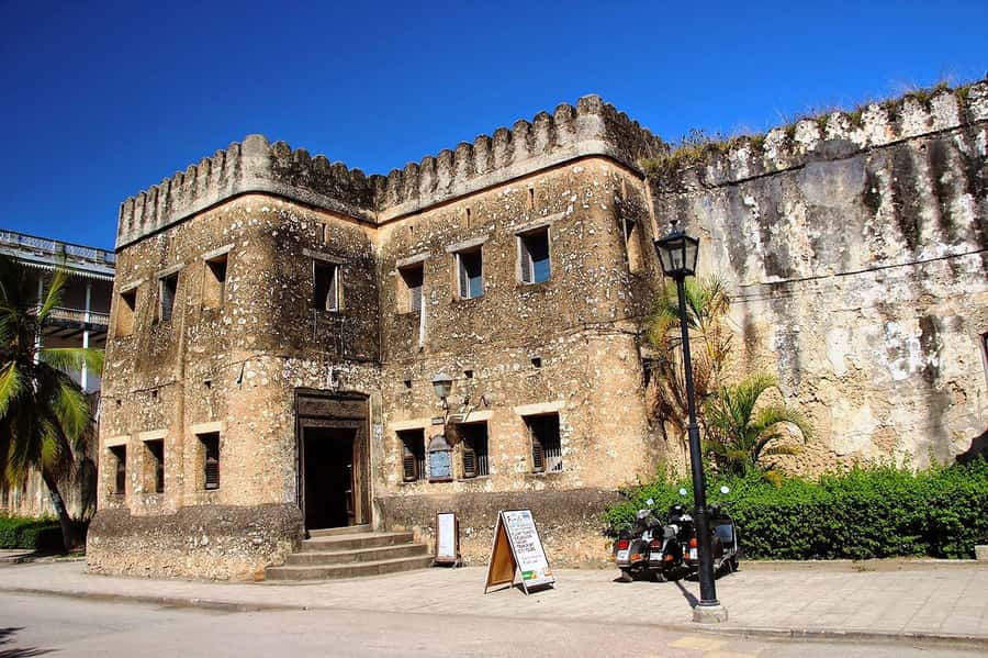 Zanzibar: Stone Town City Tour and Spice Farm with Lunch - The City Market, fish auction, and tropical fruit